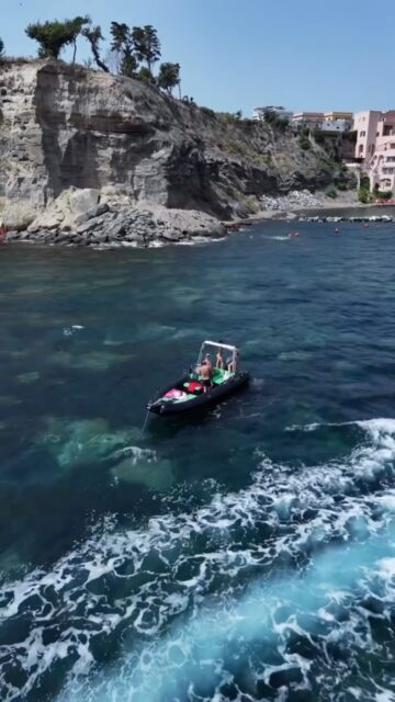 Partendo da Bacoli con Blue Planet, hai le isole più belle del Golfo subito a portata di mare.
Dimentica lo stress dei traghetti: scegli la tua rotta, accendi il motore e goditi la libertà di fare un tuffo dove preferisci!

💬 Qual è la tua isola preferita per una giornata in gommone? Dillo nei commenti!
 Info e prenotazioni:📲388 583 2237

#blueplanetbacoli #noleggiogommoni #bacoli #procida #ischia capri