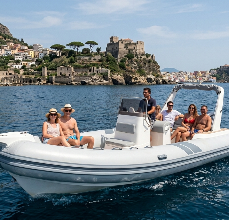 Pianifica la tua uscita in mare a Bacoli. Scopri tutto su patenti, sicurezza e i segreti della costa flegrea con la guida di Blue Planet Bacoli.